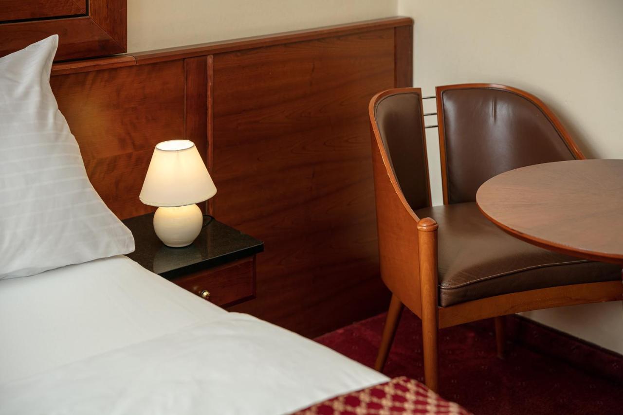 Spa Hotel Villa Smetana Κάρλοβι Βάρι Εξωτερικό φωτογραφία