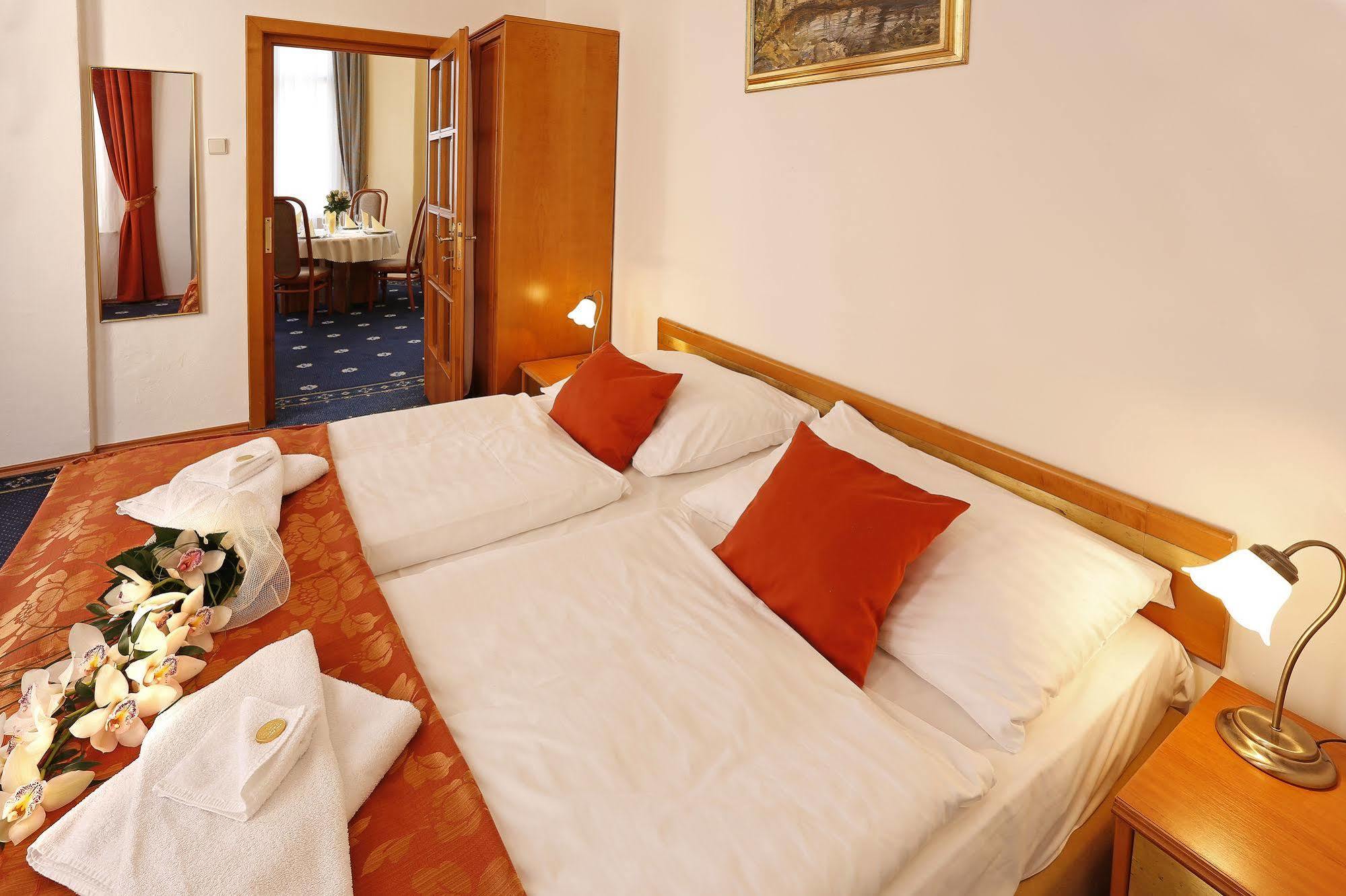 Spa Hotel Villa Smetana Κάρλοβι Βάρι Εξωτερικό φωτογραφία